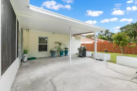 Exterior - 11807 Cedarfield Dr, Riverview, FL 33579 photo 6 of 12
