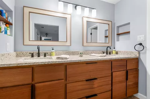 Bath - 11807 Cedarfield Dr, Riverview, FL 33579 photo 4 of 4
