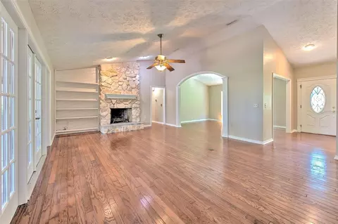 Living - 2102 Whitlock Pl, Dover, FL 33527 photo 6 of 8