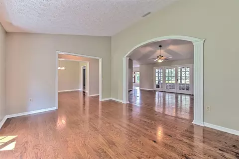 Living - 2102 Whitlock Pl, Dover, FL 33527 photo 5 of 8