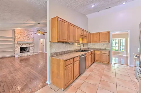 Kitchen - 2102 Whitlock Pl, Dover, FL 33527 photo 1 of 2