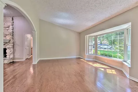 Living - 2102 Whitlock Pl, Dover, FL 33527 photo 2 of 8