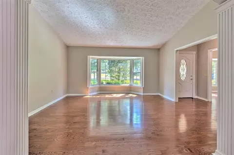 Living - 2102 Whitlock Pl, Dover, FL 33527 photo 4 of 8