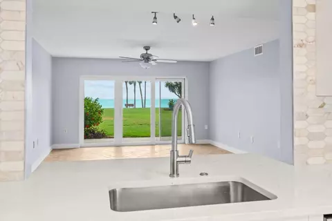 7530 Sunshine Skyway Ln S #T30, Saint Petersburg, FL 33711