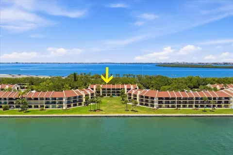 7530 Sunshine Skyway Ln S #T30, Saint Petersburg, FL 33711
