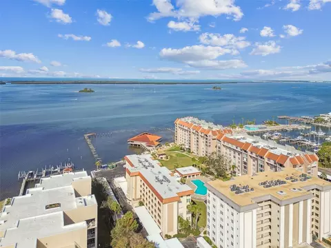 620 Edgewater Dr #204, Dunedin, FL 34698