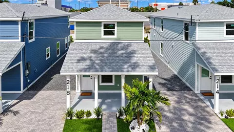 218 8th Avenue Dr W, Bradenton, FL 34205