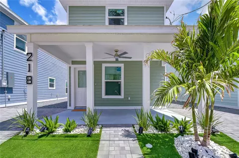 218 8th Avenue Dr W, Bradenton, FL 34205