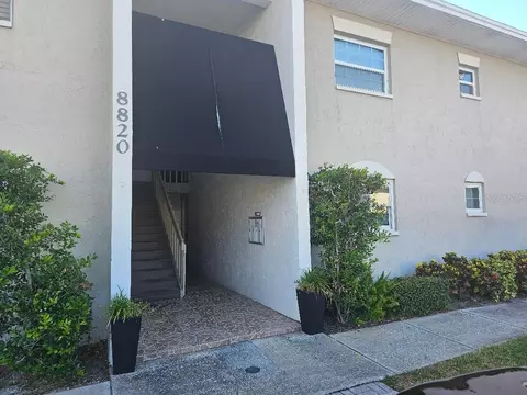 8820 Bay Pointe Dr #102, Tampa, FL 33615