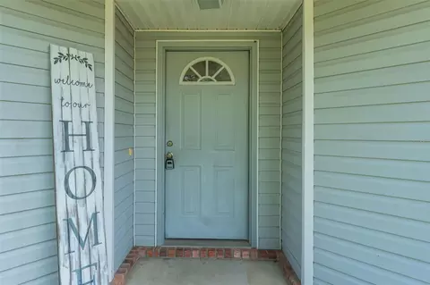 Entry Way - 1206 Ego Dr, Crestview, FL 32536 photo 1 of 3