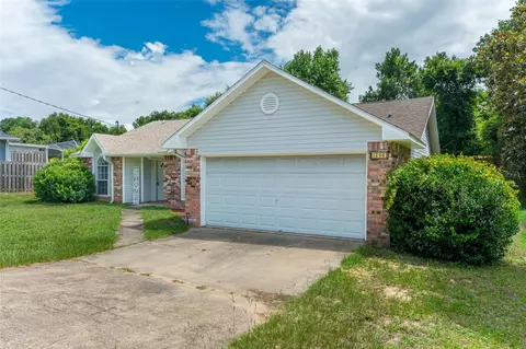 Exterior - 1206 Ego Dr, Crestview, FL 32536 photo 3 of 9
