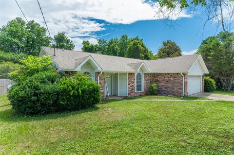 Exterior - 1206 Ego Dr, Crestview, FL 32536 photo 2 of 9