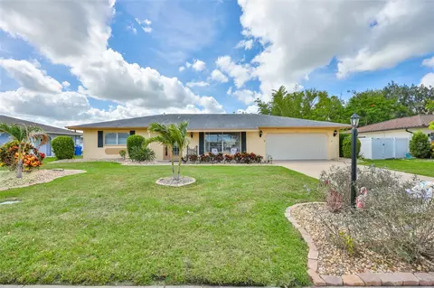 1706 Flamingo Ln, Sun City Center, FL 33573
