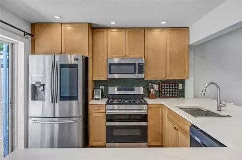 Kitchen - 8427 Hawbuck St, Trinity, FL 34655 photo 6 of 9