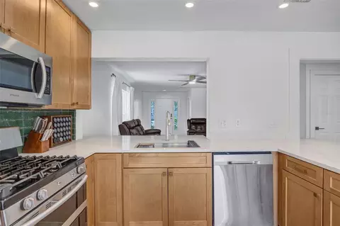Kitchen - 8427 Hawbuck St, Trinity, FL 34655 photo 3 of 9