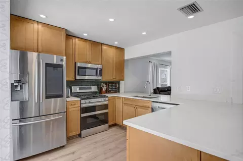 Kitchen - 8427 Hawbuck St, Trinity, FL 34655 photo 5 of 9