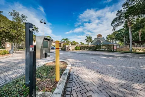 Exterior - 10195 Sailwinds Blvd N #201, Largo, FL 33773 photo 18 of 24