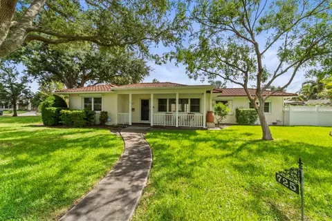 725 61st St N, Saint Petersburg, FL 33710