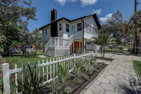 212 48th St N, Saint Petersburg, FL 33713