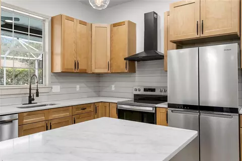 Kitchen - 8807 Eagle Watch Dr, Riverview, FL 33578 photo 3 of 6