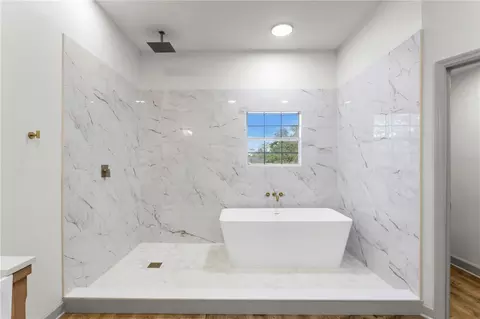 Bath - 8807 Eagle Watch Dr, Riverview, FL 33578 photo 6 of 8