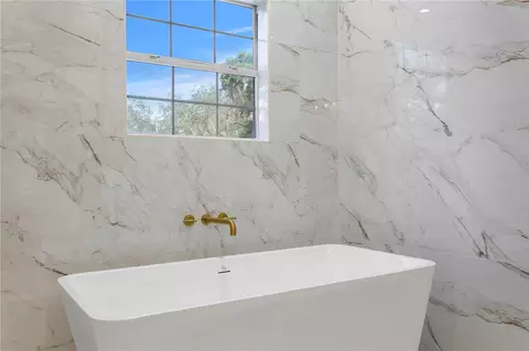 Bath - 8807 Eagle Watch Dr, Riverview, FL 33578 photo 7 of 8