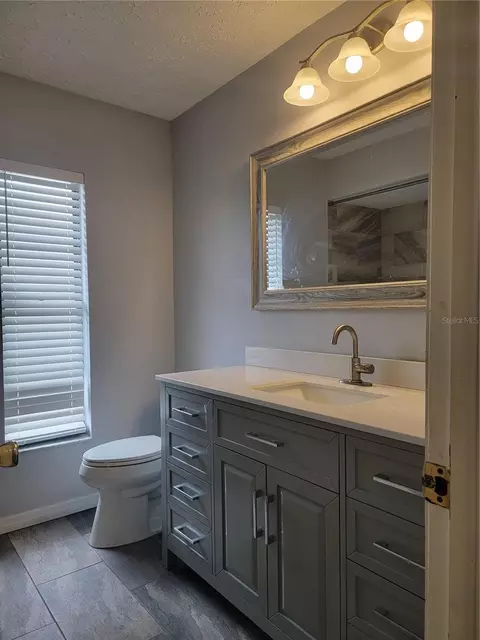 Bath - 2901 Beagle Pl, Seffner, FL 33584 photo 3 of 4
