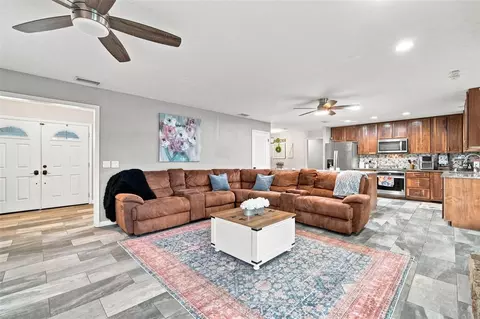2901 Beagle Pl, Seffner, FL 33584 photo 4