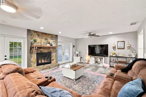 2901 Beagle Pl, Seffner, FL 33584 photo 6