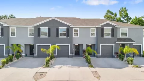 5052 Captain Davis Dr, Wimauma, FL 33598