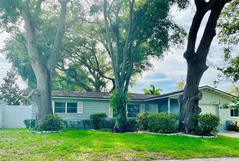 528 E Lake Dr, Largo, FL 33771