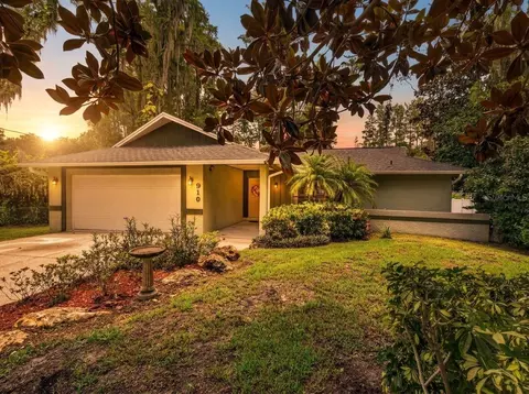 Exterior - 910 Hillside Dr, Lutz, FL 33549 photo 8 of 11