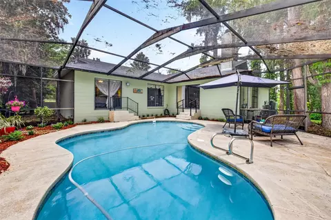 Exterior - 910 Hillside Dr, Lutz, FL 33549 photo 6 of 11