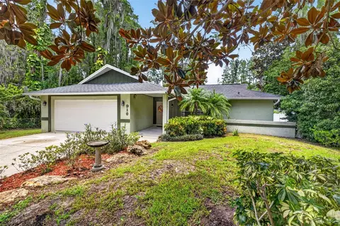 910 Hillside Dr, Lutz, FL 33549