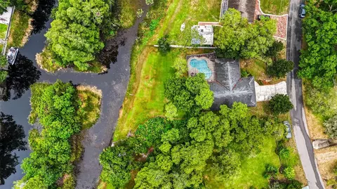 View/Area - 910 Hillside Dr, Lutz, FL 33549 photo 2 of 5
