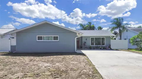 1004 Peninsula Ave, Tarpon Springs, FL 34689