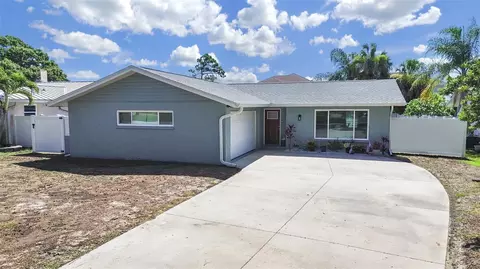 1004 Peninsula Ave, Tarpon Springs, FL 34689