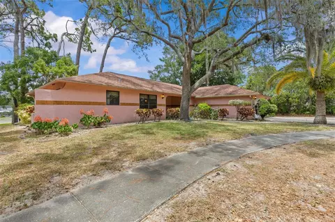 505 Village Oak Dr, Tarpon Springs, FL 34689
