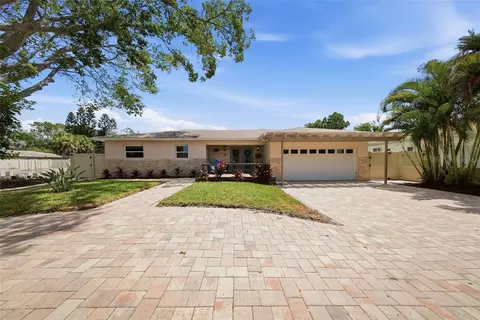 7039 Hibiscus Ave S, South Pasadena, FL 33707