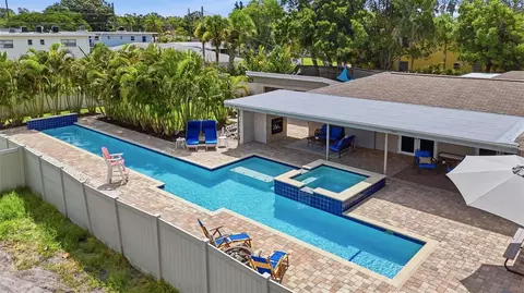 7039 Hibiscus Ave S, South Pasadena, FL 33707