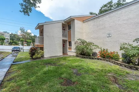 675 99th Ave N #102, Saint Petersburg, FL 33702