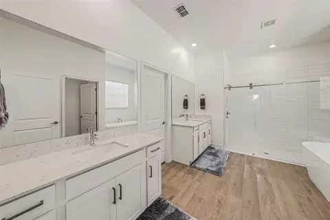 Bath - 12840 Bergstrom Bay Dr, Riverview, FL 33579 photo 2 of 4