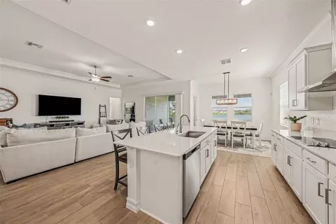 Kitchen - 12840 Bergstrom Bay Dr, Riverview, FL 33579 photo 4 of 5
