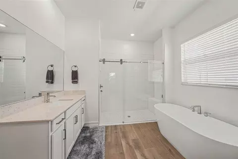 Bath - 12840 Bergstrom Bay Dr, Riverview, FL 33579 photo 1 of 4