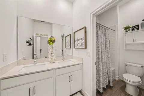 Bath - 12840 Bergstrom Bay Dr, Riverview, FL 33579 photo 3 of 4