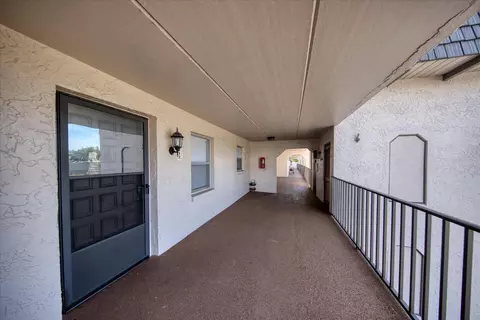 712 Cordova Grns #712, Seminole, FL 33777
