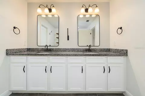 Bath - 11670 Cambium Crown Dr, Riverview, FL 33569 photo 3 of 7