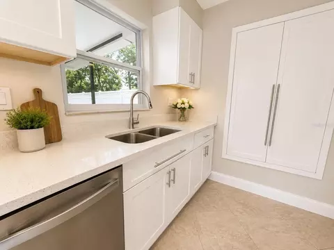 Kitchen - 13326 Laraway Dr, Riverview, FL 33579 photo 2 of 2