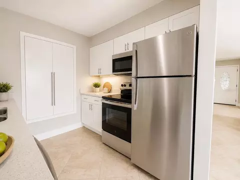 Kitchen - 13326 Laraway Dr, Riverview, FL 33579 photo 1 of 2