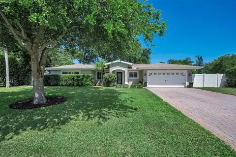 1732 Golf View Dr, Belleair, FL 33756
